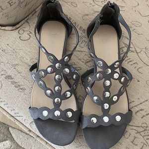 LIKE NEW BRASH sz 7 1/2 studded gray microsuede sandal.